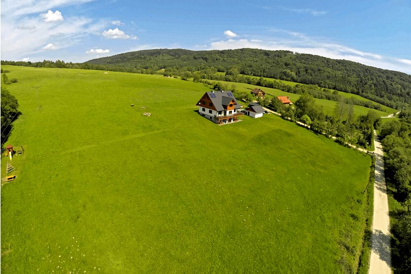 Siwejka Ropki z lotu ptaka