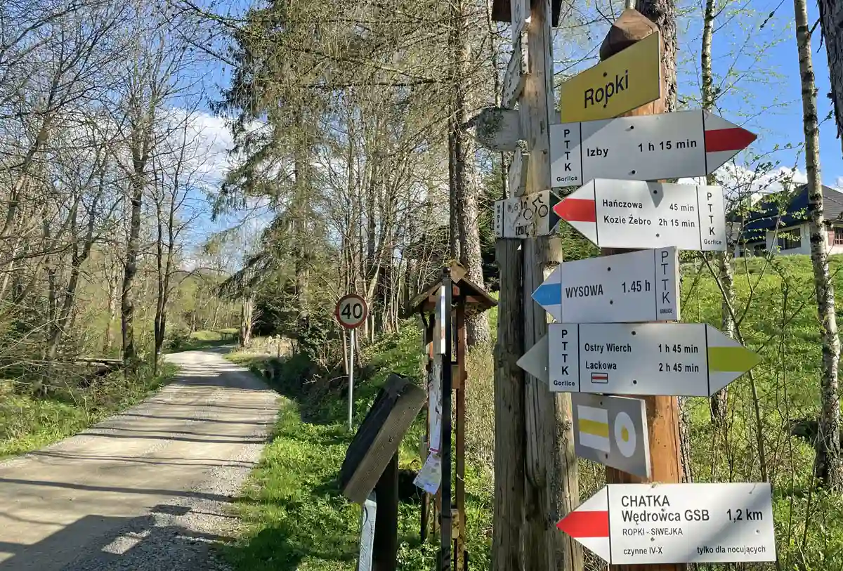 Ropki - skrzyżowanie szlaków